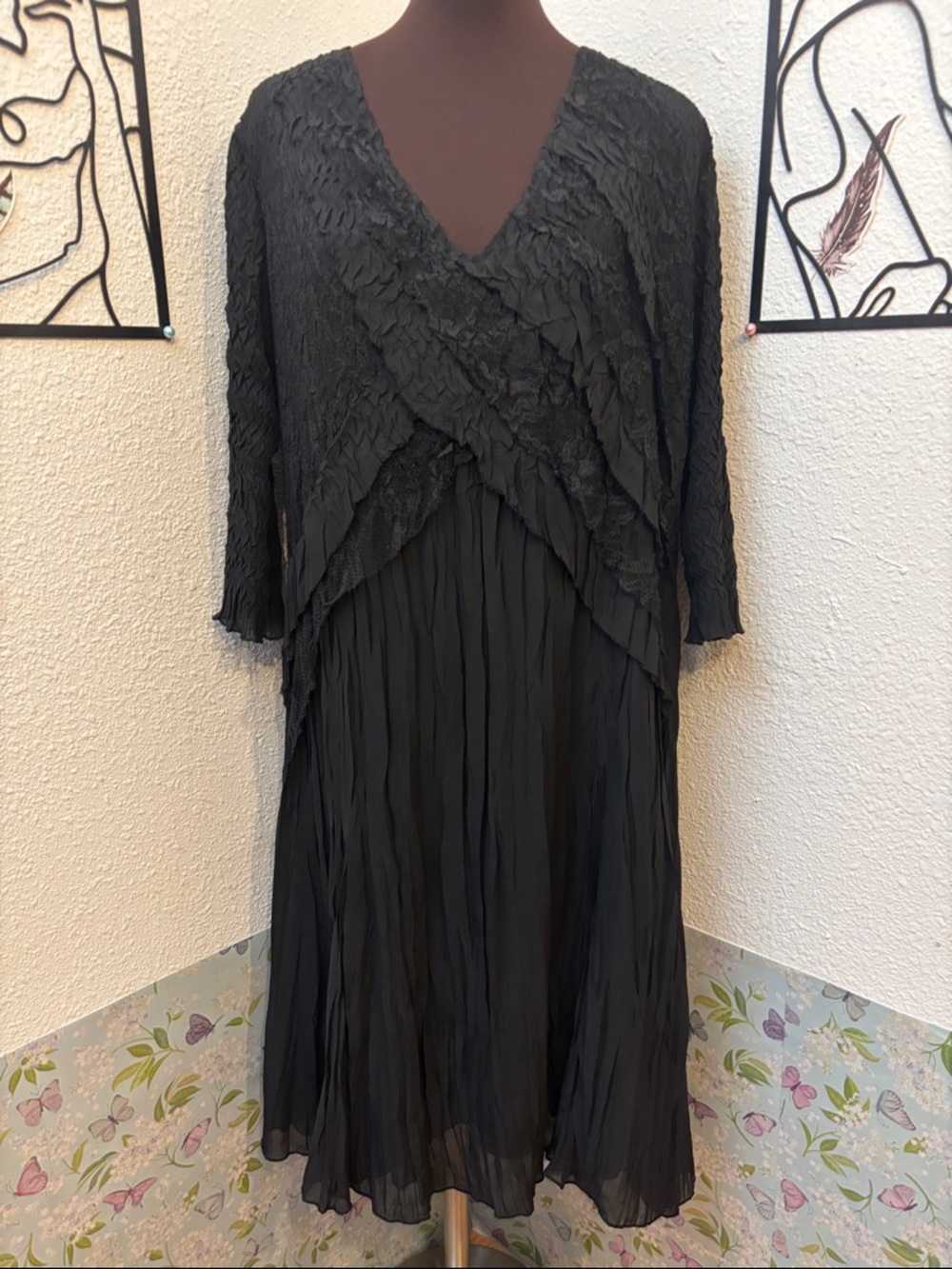 East Black Crinkled and Lace trim V-Neck Midi Dress. Size 16.